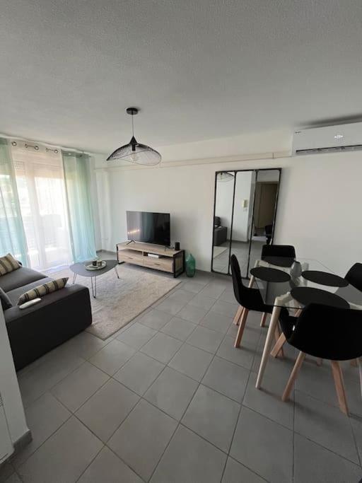 Joli Appt 45 M2 Avec Terrasse Daire Lunel  Dış mekan fotoğraf