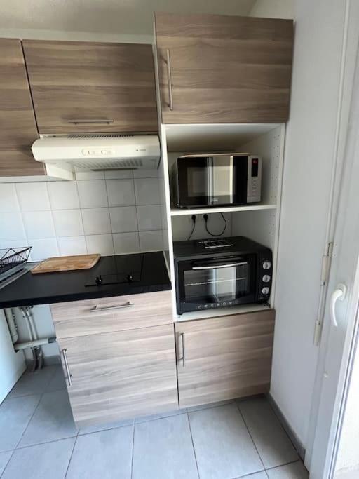 Joli Appt 45 M2 Avec Terrasse Daire Lunel  Dış mekan fotoğraf