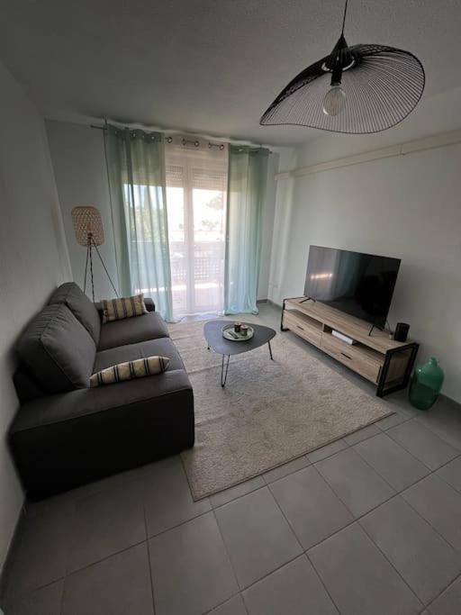 Joli Appt 45 M2 Avec Terrasse Daire Lunel  Dış mekan fotoğraf